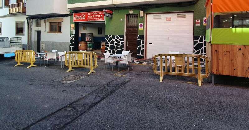 Asegura que la terraza incumple las medidas de seguridad / TA